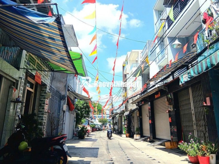 NHÀ LÒ GỐM - P5 Q6 - HẺM XE HƠI 5M. GIÁ 6 TỶ 380 TL. LH:0905828258.