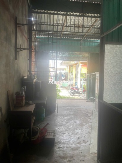 BÁN ĐẤT TẠI CHỢ DT81M2 SHR TRÊN ĐẤT CÓ NHÀ TIỀN CHẾ CỬA KÉO ĐÀI LOAN 950TR LH:0974004184 GẶP TRUNG.