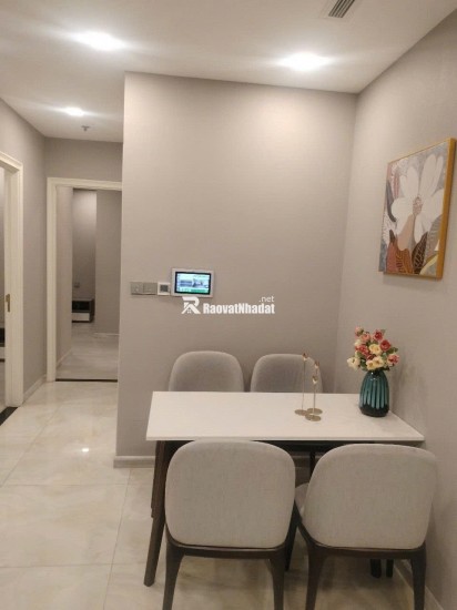 CHO THUÊ CHCC VINHOMES GOLDEN RIVER (TẦNG 20) 72M 2PN, 26TR/TH. LH:0938597537