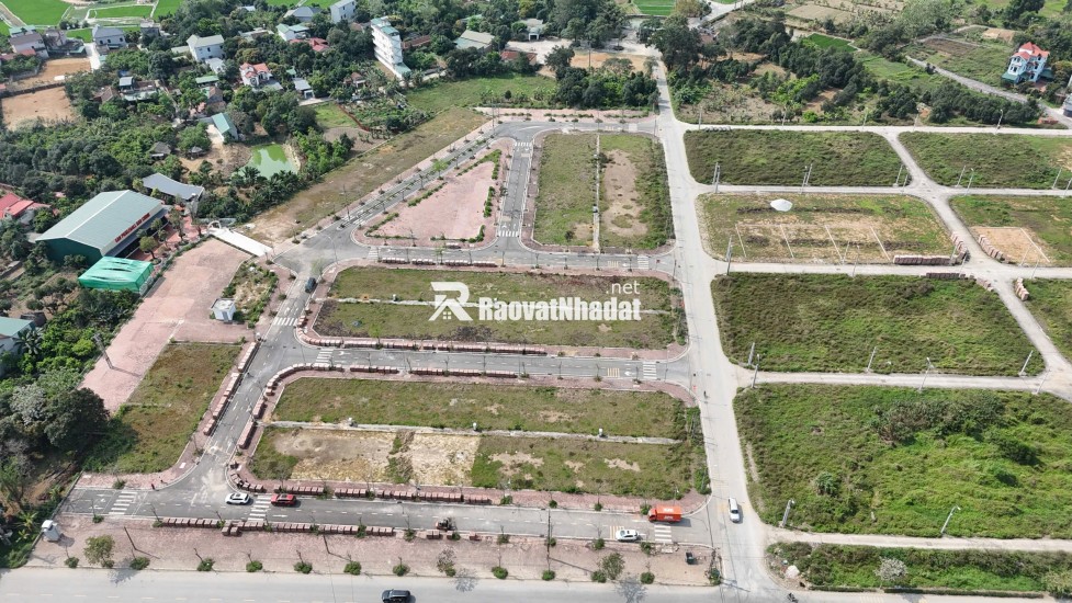 Nhà có việc, BÁN RẺ 20% mảnh đất sát Khu đấu giá Hòa Lạc