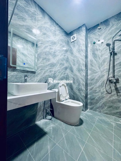 Bán nhà trung tâm Thạch Bàn, Long Biên 30m2 x5 tầng xây mới nhỉnh 6 t.ỷ