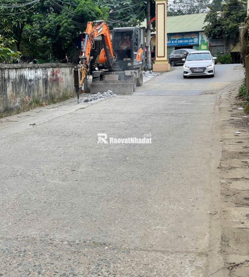 ĐẤT SÁT CẠNH ĐẤT ĐẤU GIÁ ĐỐI DIỆN TRƯỜNG CĐ LÀN 2 QL21 GẪN LỤC QUÂN CẮT LỖ LÔ HIẾM QUÁ