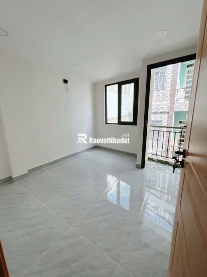 Nhà  Mới hèm 243 Hoàng Diệu quận 4,  nhà nằm cách 2 mặt tiền vĩnh khánh và đường số 41 vài trăm mét Giá nhỉnh 5 tỷ