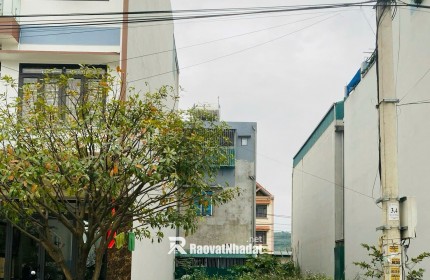 Sinh viên thiếu tiền đóng trọ, cần bán đất thổ cư 100m2