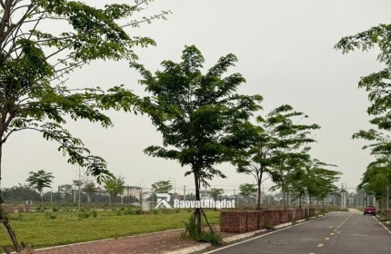 Tiết lộ lô đất 100m2 gần Đại học Quốc Gia, khu vực trung tâm Hòa Lạc. Phù hợp xây trọ, đầu tư sinh lời, kết nối Metro 5 – Quốc Lộ 21. Liên hệ xem đất