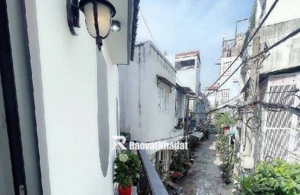 Tài chính hơn 2 tỷ, chọn gì ở Tân Bình?
 Nhà 3 tầng Âu Cơ
 1 trệt 2 lầu + sân thượng
 Tiện ích xung quanh đủ
 Sổ hồng riêng
 Mr Hải Từ