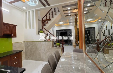 NHÀ ĐẸP-GIÁ TỐT NHÀ MỚI ĐẸP LUNG LINH 3 TẦNG-HẺM OTO 5m-HIỆP THÀNH-Q12- 5,x TỶ (x nhỏ xíu)