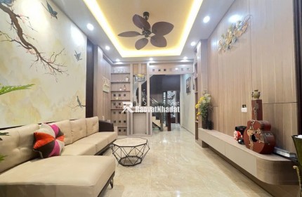 Nguyễn Văn Cừ , nhà đẹp ở ngay , full nội thất ,ngay sát cầu Chương Dương , 2 phút sang Phố Cổ , nhỉnh 11  

 SD - 56m²  dân xây chắc chắn -