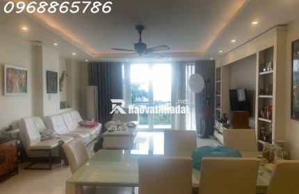 KHOẢNG LẶNG ĐẾ VƯƠNG BÊN BỜ HOÀNG CẦU DI SẢN