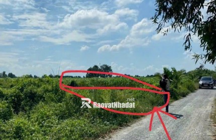 KẸT  TIỀN CẦN BÁN LÔ ĐẤT 2 MẶT TIỀN :DT 8M X 86= 688M2 CHỈ 1.6 TỶ. LH:0903198949.