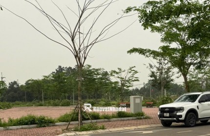 Bí mật lô đất 100m2 gần Quốc Lộ 21, khu vực trung tâm Hòa Lạc. Phù hợp xây trọ, đầu tư sinh lời, kết nối Metro 5 – Quốc Lộ 21. Liên hệ xem đất ngay.