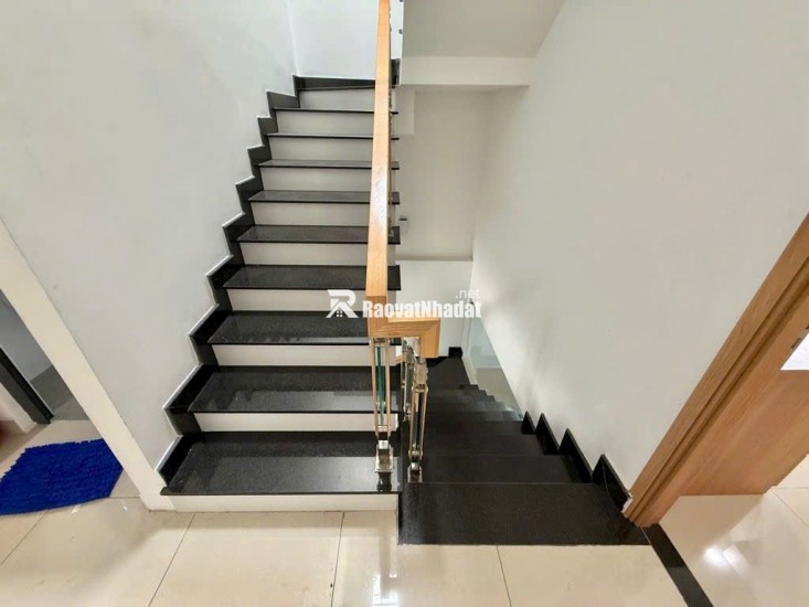 NHÀ 3 TẦNGMẶT TIỀN ĐƯỜNGGẦN GOBAL CITY  SÁT QUẬN 2 4.4x14 60M2 CHỈ 5 TỶ