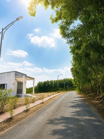 Bán đất ngay khu công nghiệp - DT 500m2 sẵn thổ cư  - Giá chỉ 3xx
