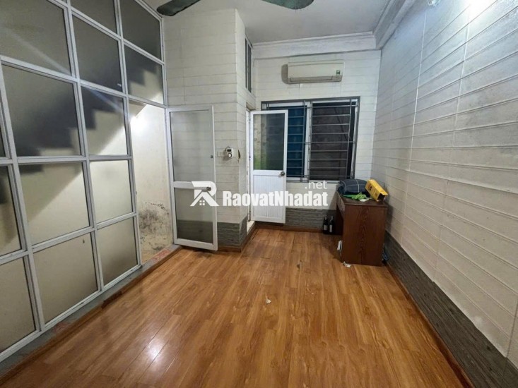 3.9  TỶ - HÀNG NHỎ HIẾM CÓ KHÓ TÌM-SỔ ĐỎ HOA HẬU , MẶT TIỀN 4M- CHỈ 2NGOẶT RA MẶT PHỐ TÔN ĐỨC THẮNG- NGÕ NÔNG, RỘNG - TRƯỚC NHÀ XE MÁY QUAY ĐẦU THOẢI