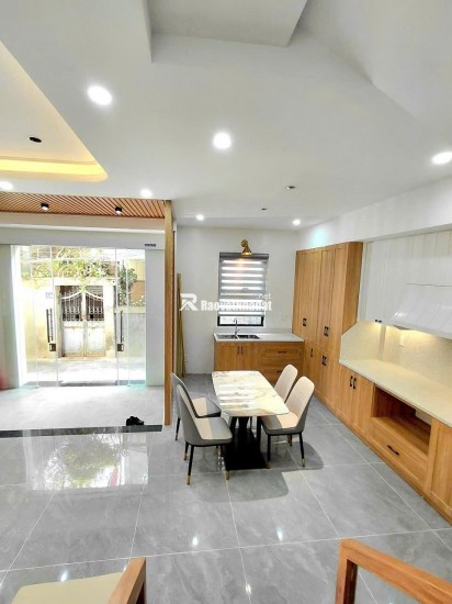 Siêu phẩm nhà đẹp Vũ Chí Thắng 4 tầng mặt tiền 6m