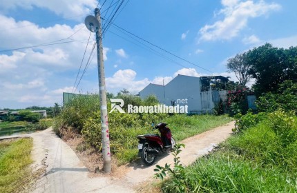 CHỦ ĐẤT CẦN BÁN  GẤP 2 MIẾNG ĐẤT BÌNH CHÁNH ẤP 3 TÂN QÚI TÂY. LH:0909304773.