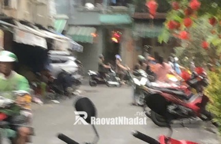 BÁN GẤP NHÀ BÀ HẠT Q10 GẦN ĐƯỜNG XE HƠI CÁCH VÀI BỨOC CHÂN. LH:0909304773