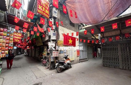 3.9  TỶ - HÀNG NHỎ HIẾM CÓ KHÓ TÌM-SỔ ĐỎ HOA HẬU , MẶT TIỀN 4M- CHỈ 2NGOẶT RA MẶT PHỐ TÔN ĐỨC THẮNG- NGÕ NÔNG, RỘNG - TRƯỚC NHÀ XE MÁY QUAY ĐẦU THOẢI