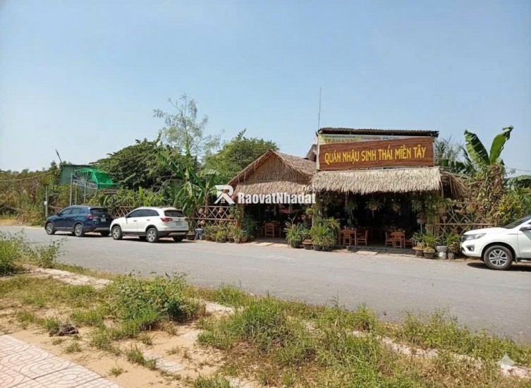 BÁN 500M ĐẤT TẠI CẦN THƠ, CÓ KHO SẲN BAO QUANH ĐẤT, MẶT TIỀN 27M, MẶT LỘ NHỰA 18M. LH:0798441899