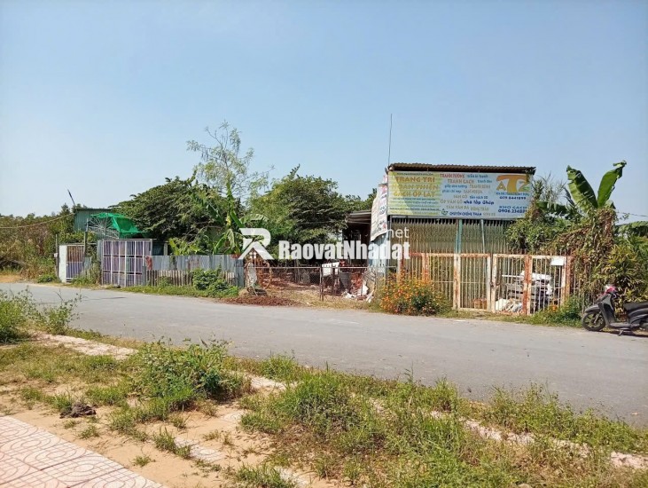 BÁN 500M ĐẤT TẠI CẦN THƠ, CÓ KHO SẲN BAO QUANH ĐẤT, MẶT TIỀN 27M, MẶT LỘ NHỰA 18M. LH:0798441899