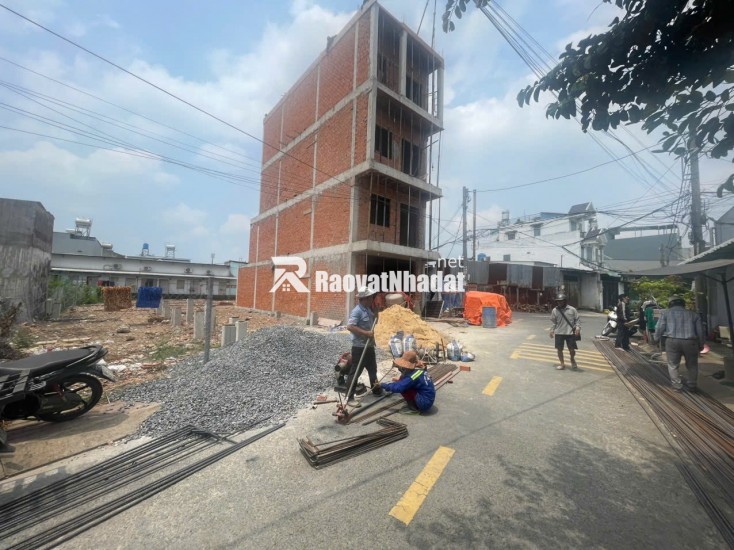 BÁN 2 LÔ ĐẤT MẶT TIỀN ĐƯỜNG NHỰA 12M TẶNG 2 MÓNG 4 TẤM CÓ SẴN