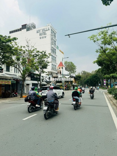 Bán mặt tiền đường Hồng Hà, Trệt 4 lầu ST, DT: 67m2, 9PN, 6WC. Gần CV