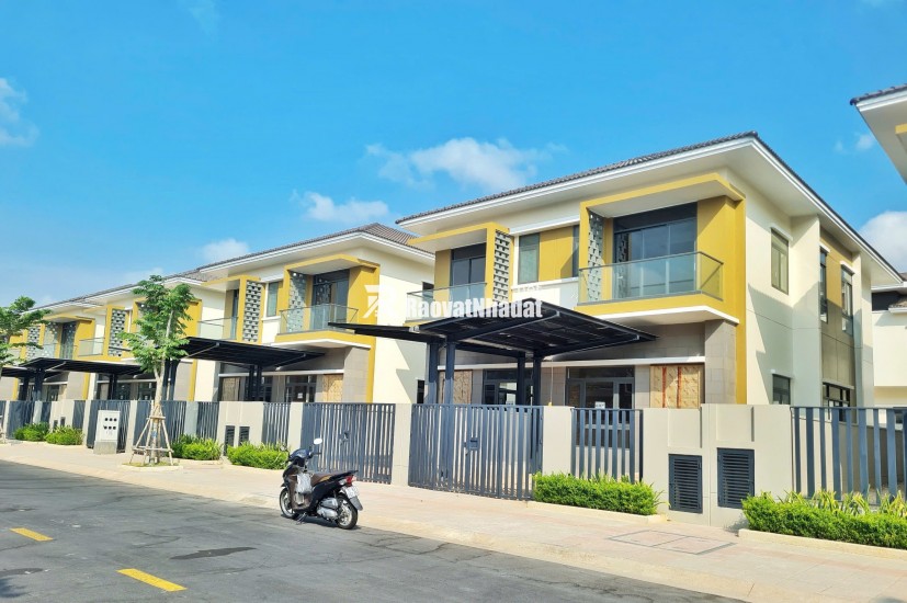 CHỈ 6.8 TỶ CÓ NGAY CĂN BIỆT THỰ 250M2 VIEW SUỐI TRONG KCN VSIP 2, LH:0937995558.