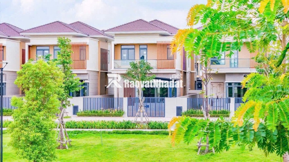 CHỈ 6.8 TỶ CÓ NGAY CĂN BIỆT THỰ 250M2 VIEW SUỐI TRONG KCN VSIP 2, LH:0937995558.