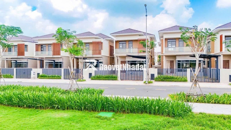 CHỈ 6.8 TỶ CÓ NGAY CĂN BIỆT THỰ 250M2 VIEW SUỐI TRONG KCN VSIP 2, LH:0937995558.