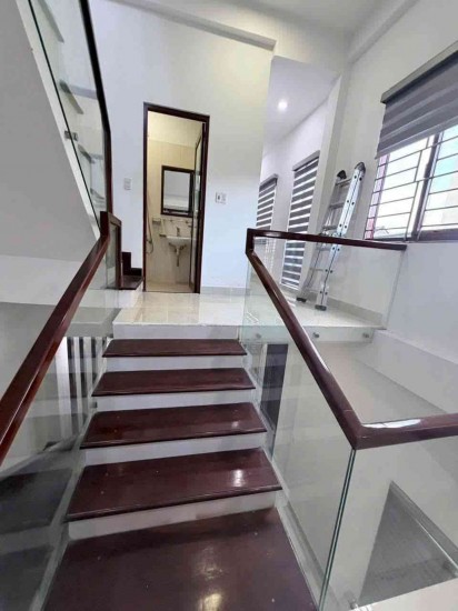 TP BÁN NHÀ 3 TẦNG LÔ GÓC 2 MẶT KIỆT Ô TÔ - NGAY SAU LƯNG BẾN XE TRUNG TÂM ĐÀ NẴNG