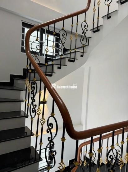 CHÍNH CHỦ BÁN NHÀ MỚI XÂY – LÔ GÓC 2 MẶT THOÁNG – Ô TÔ ĐỖ CỬA – KINH DOANH TỐT