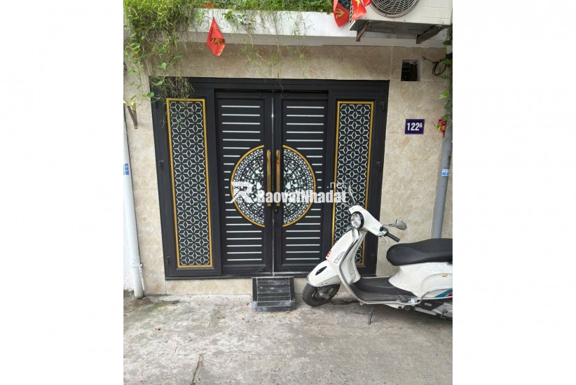 Bán nhà tầng 1 khu tập thể Nghĩa Tân 55m², ô tô đỗ cửa, sổ đỏ chính chủ, vị trí đẹp
