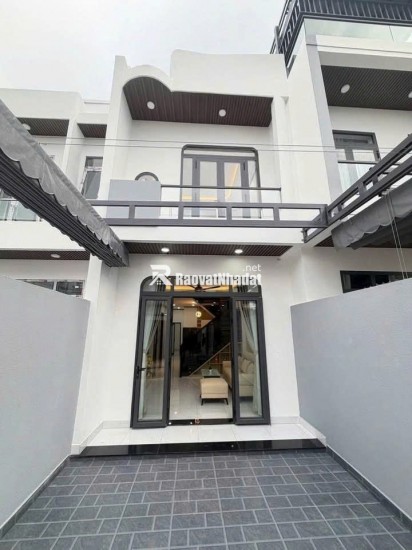  Tìm Đâu Ra! Nhà 1 Trệt 1 Lầu vị trí đẹp 120m² có sổ hồng riêng Tại Thủ Dầu Một