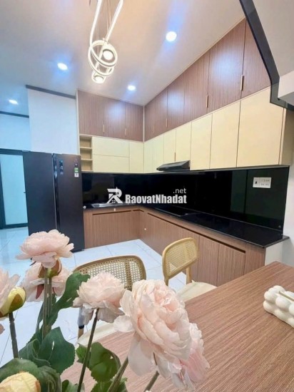  Tìm Đâu Ra! Nhà 1 Trệt 1 Lầu vị trí đẹp 120m² có sổ hồng riêng Tại Thủ Dầu Một