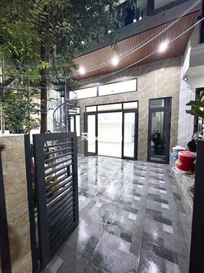 Bán nhà Q10 Cách mạng tháng 8 ngang 6m 4 tầng 95m2: 8,9 tỷ. Trí 0967638168