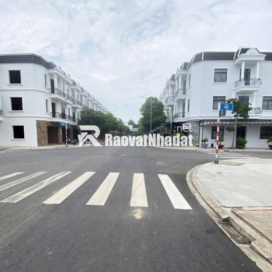Bán nhà khu dân cư Vsip3 Tân Uyên Bình Dương 1 trệt 1 lầu 3PN 3WC - đường nhựa 12m