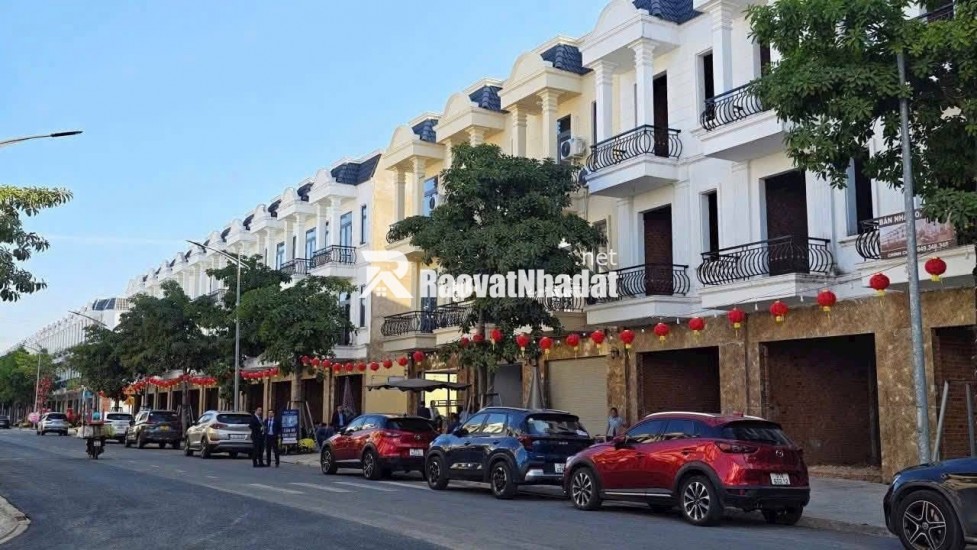 Bán nhà khu dân cư Vsip3 Tân Uyên Bình Dương 1 trệt 1 lầu 3PN 3WC - đường nhựa 12m