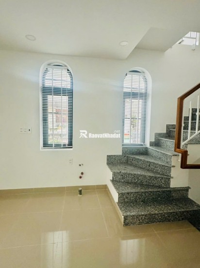 Bán căn góc 2 mặt tiền vị trí đẹp trung tâm tp. Nha Trang, đường Lê Chân, tham khảo chốt ngay giá tốt