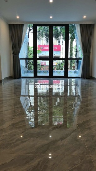 Chính chủ bán nhà mặt phố Nguyễn Cơ Thạch 45mv SĐCC LH:0969148973.