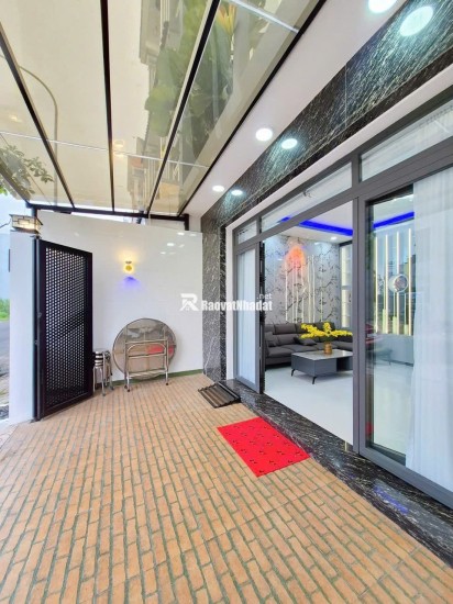 BÁN NHÀ KĐT 5 SAO CÁCH CHỢ BÌNH CHÁNH CHỈ 2KM (5,5 X 15) CHỈ 4.5 TỶ. LH:0908815596