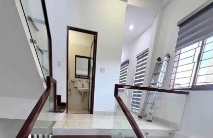 TP BÁN NHÀ 3 TẦNG LÔ GÓC 2 MẶT KIỆT Ô TÔ - NGAY SAU LƯNG BẾN XE TRUNG TÂM ĐÀ NẴNG
