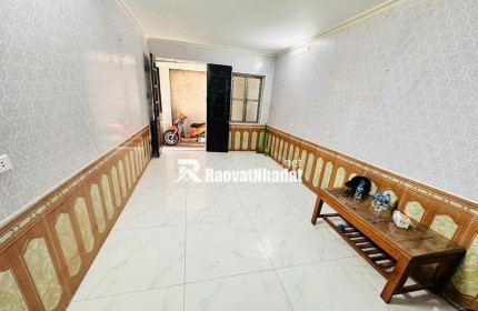 Bán nhà chính chủ 2,5 tầng ngõ 230/79 Định Công Thượng. LH:0968723972.