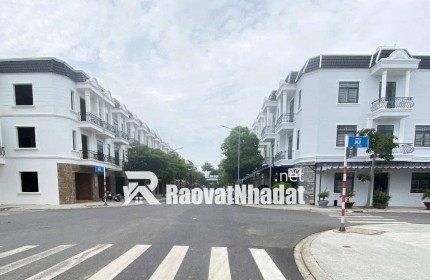 Bán nhà khu dân cư Vsip3 Tân Uyên Bình Dương 1 trệt 1 lầu 3PN 3WC - đường nhựa 12m