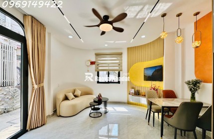 SIÊU PHẨM MỚI ĐẸP 2 MẶT TIỀN HẺM XE HƠI 7 CHỖ TỚI NHÀ -  2 TẦNG - DTSD 50M2. NHỈNH 5TY