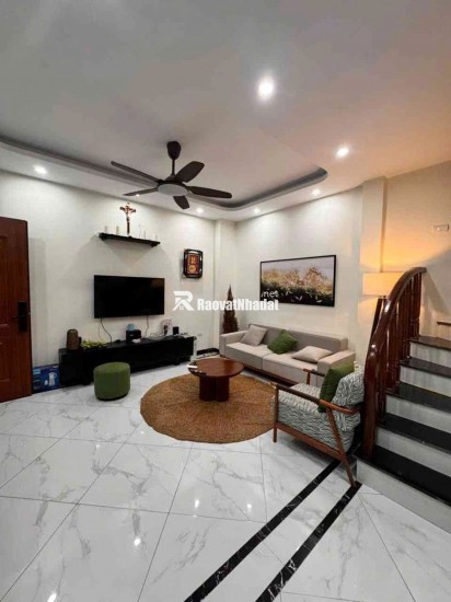 5 Tầng Mới Kính Kooong – 3,95 TỶ- Gần Chung Cư Lộc Ninh