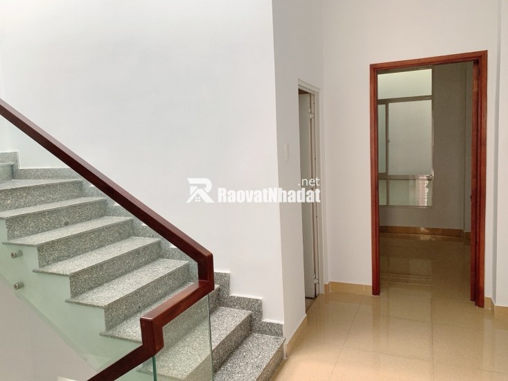 6,5 tỷ nhà 55m2, 3 tầng hẻm xe hơi đậu cửa sát QL13, tiềm năng ra mặt tiền