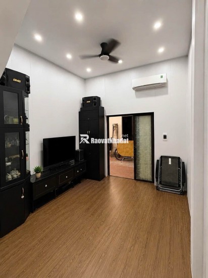 NHÀ NHO NHỎ TRONG CON NGÕ TO TO -25m2 CHỈ 4tỷ là ENTER