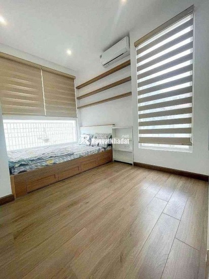 TRUNG TÂM BA ĐÌNH- 6 TẦNG THANG MÁY , LÔ GÓC, NHÀ MỚI ĐẸP