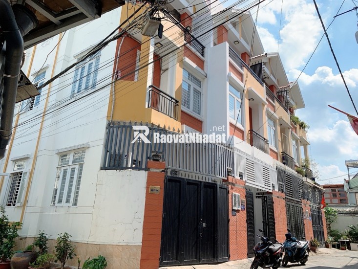 6,5 tỷ nhà 55m2, 3 tầng hẻm xe hơi đậu cửa sát QL13, tiềm năng ra mặt tiền