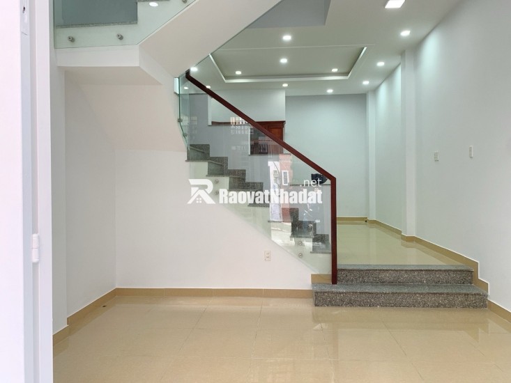 6,5 tỷ nhà 55m2, 3 tầng hẻm xe hơi đậu cửa sát QL13, tiềm năng ra mặt tiền
